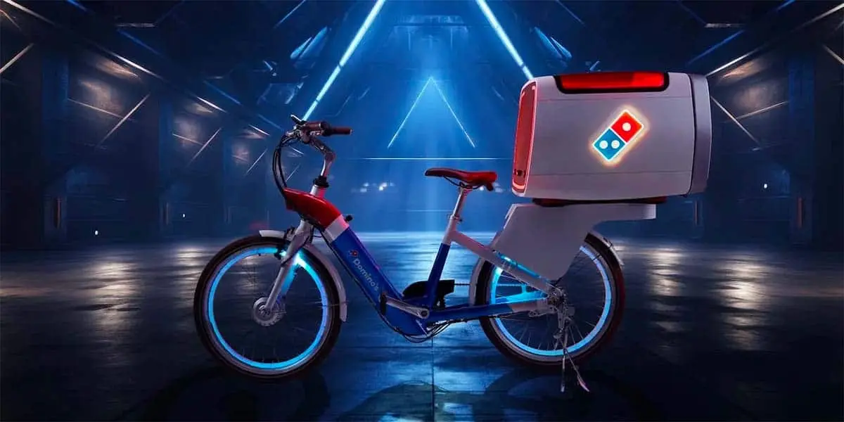 Bicicleta el&eacute;ctrica de Domino's Pizza con horno incorporado