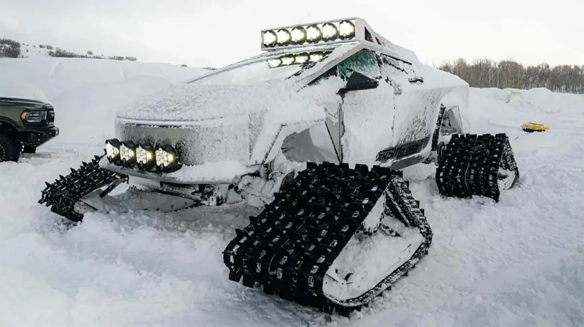 Tesla Cybertruck - m&aacute;quina de nieve