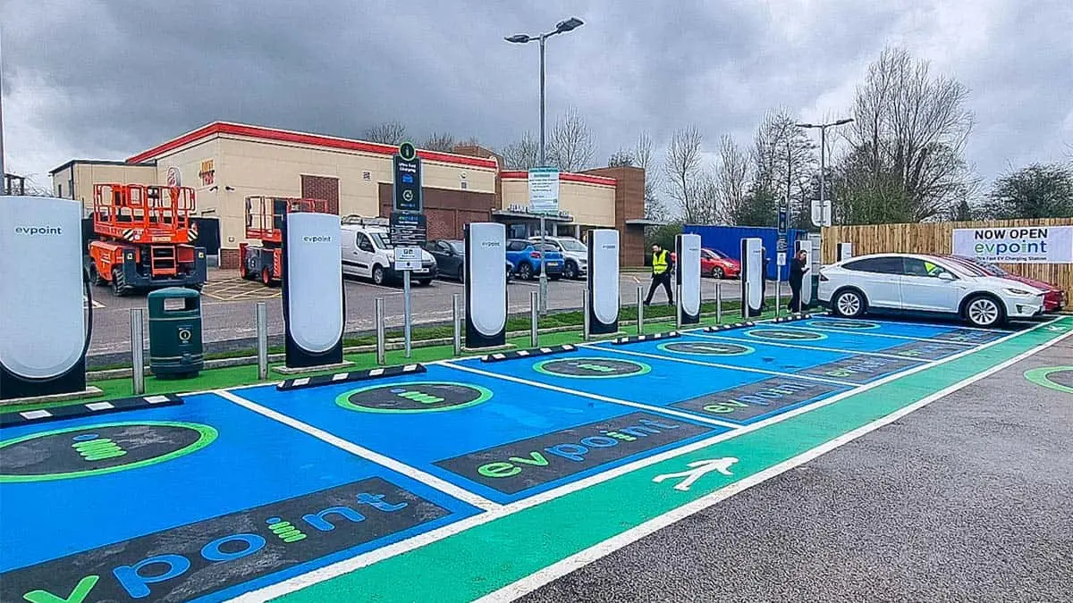 Supercharger V4 Tesla de evpoint