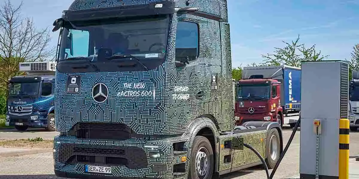 Mercedes-Benz-eActros-600_carga-megavatios