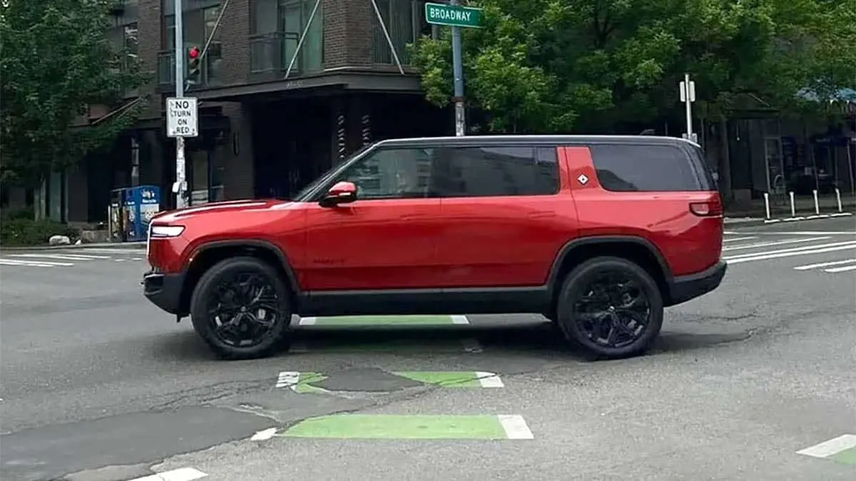 Rivian R1 2025