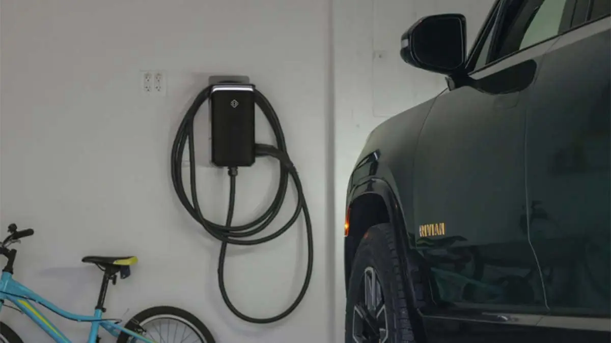 Rivian - cargador bidireccional