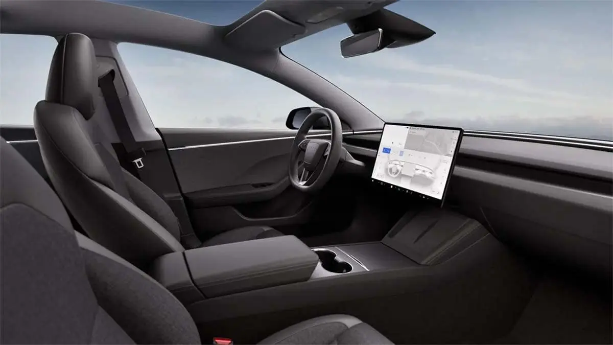 Tesla Model 3 con el interior m&aacute;s b&aacute;sico