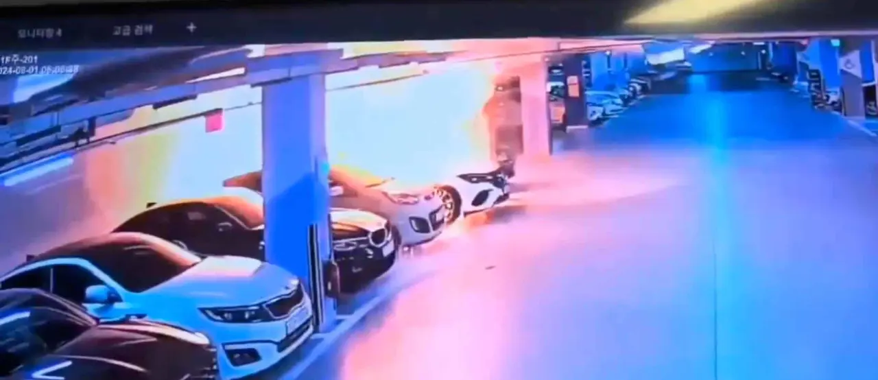 Incendio de un coche el&eacute;ctrico en un garaje