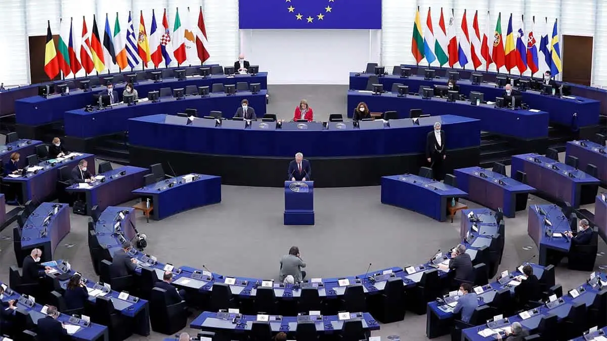 Parlamento europeo en proceso de votaci&oacute;n