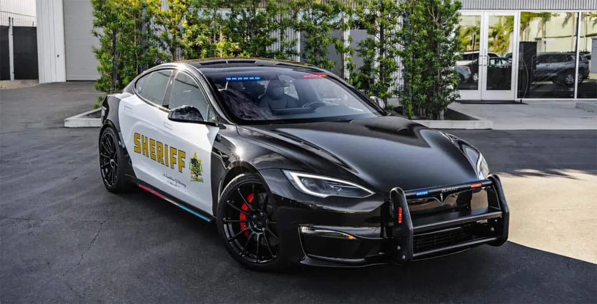 Tesla Model S Plaid - coche adaptado para polic&iacute;a