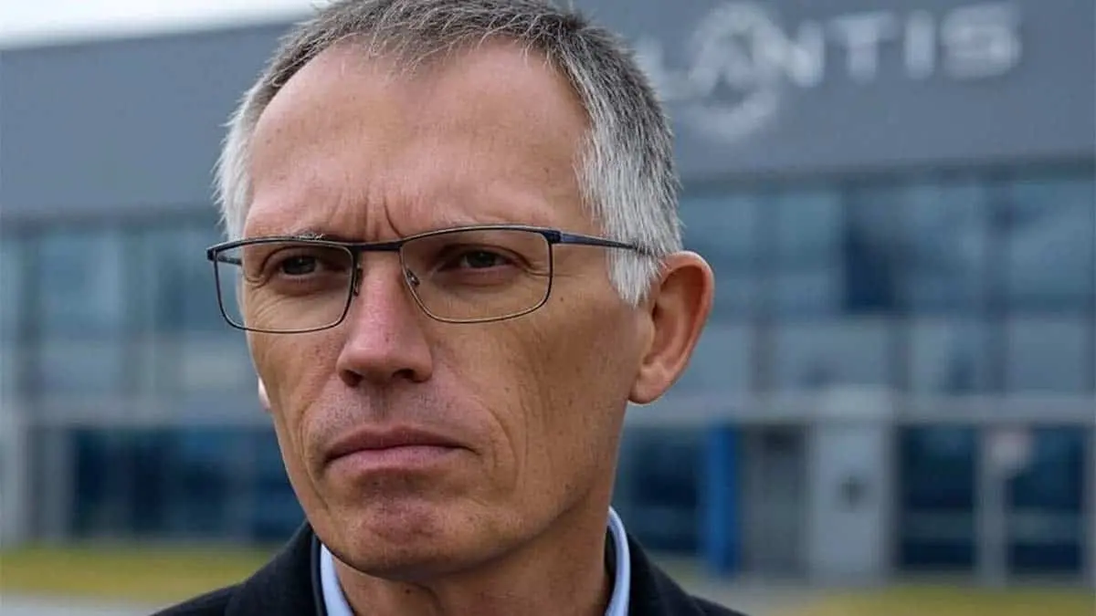 Carlos Tavares abandona f&aacute;brica de Stellantis
