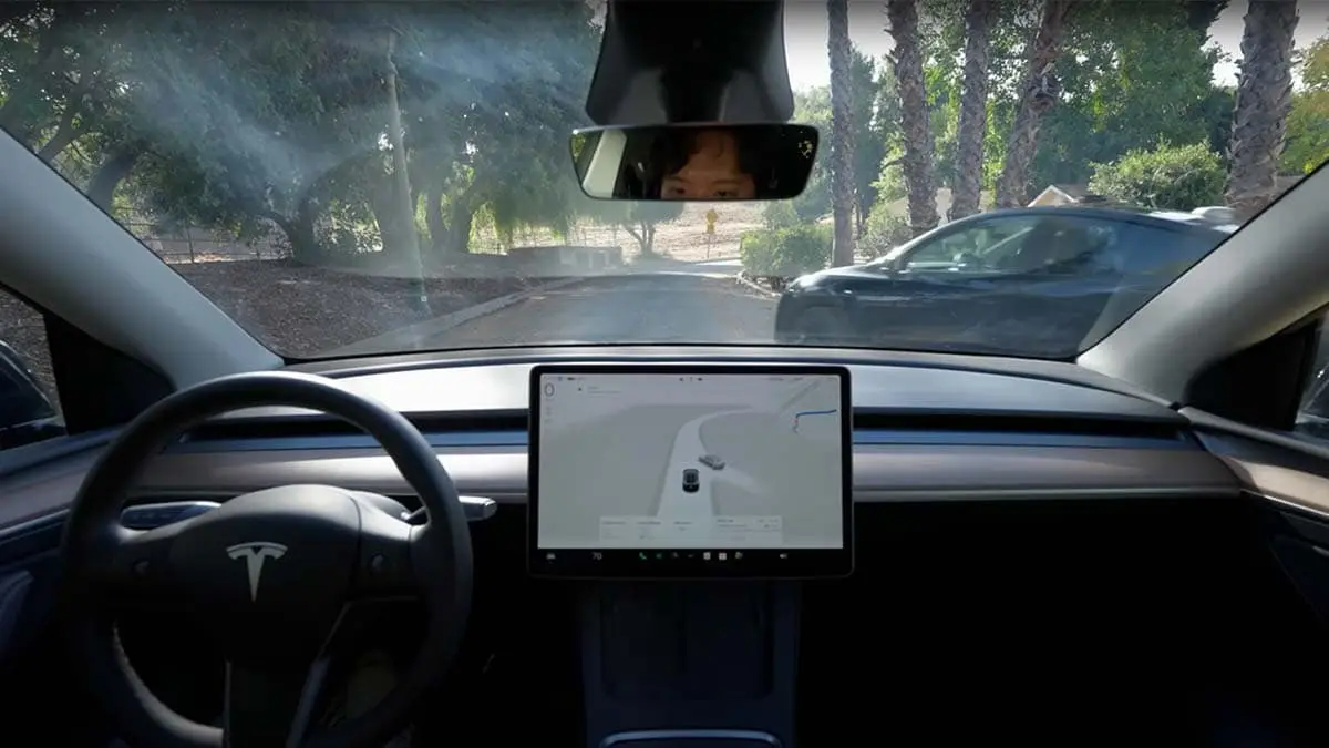 FSD Tesla ejemplos situaciones complejas