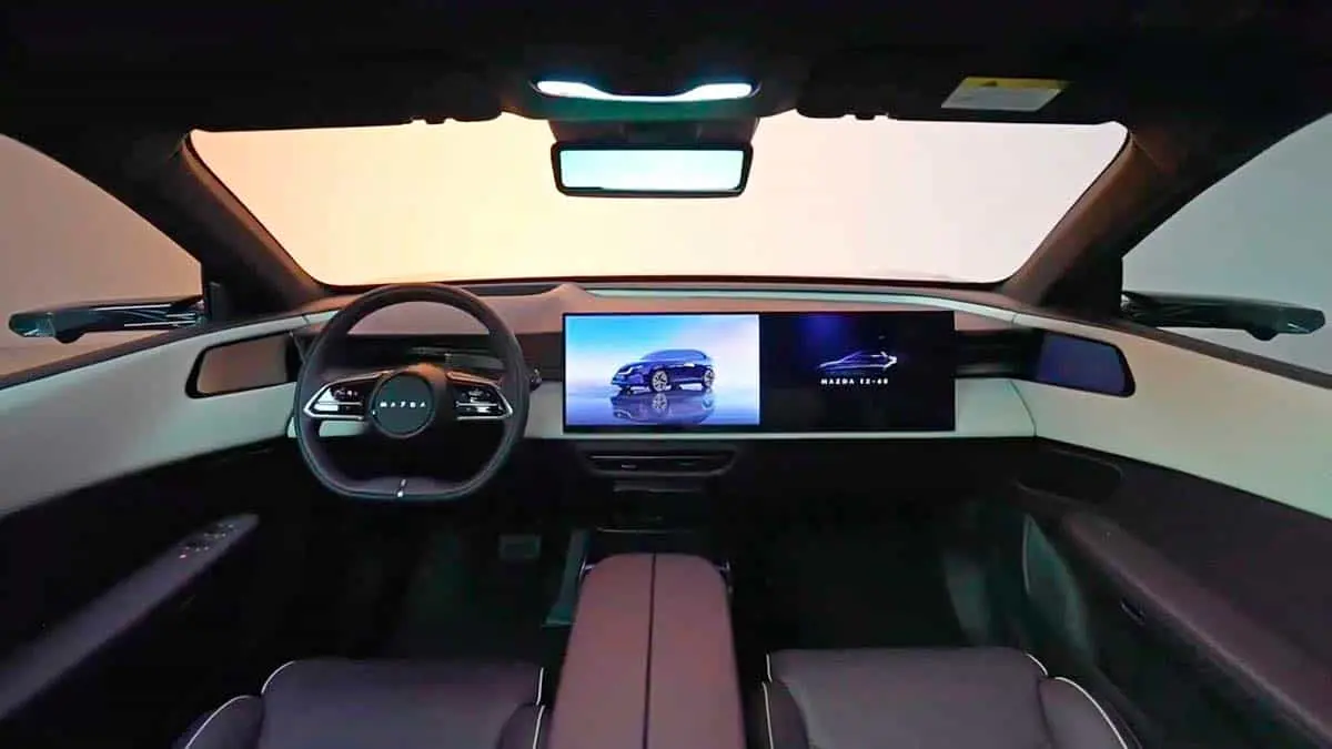 Interior Mazda EZ60
