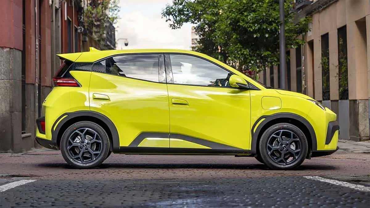Imagen del BYD Dolphin Surf en vista lateral