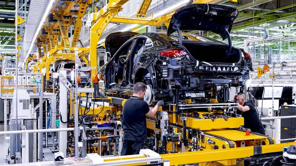 Producci&oacute;n del Mercedes CLA el&eacute;ctrico