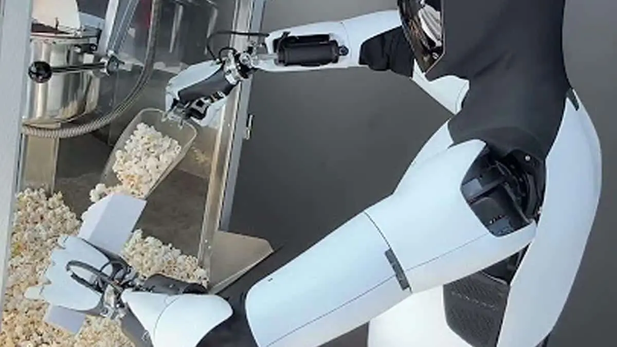 Tesla-Optimus-sirviendo-palomitas