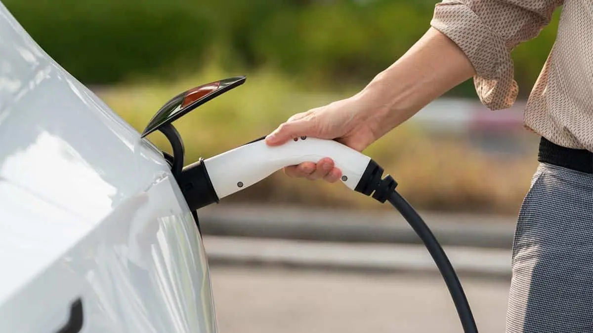 Cargar coche el&eacute;ctrico - cuanto cuesta