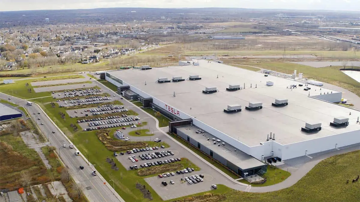 F&aacute;brica de Tesla en Buffalo - produce paneles solares