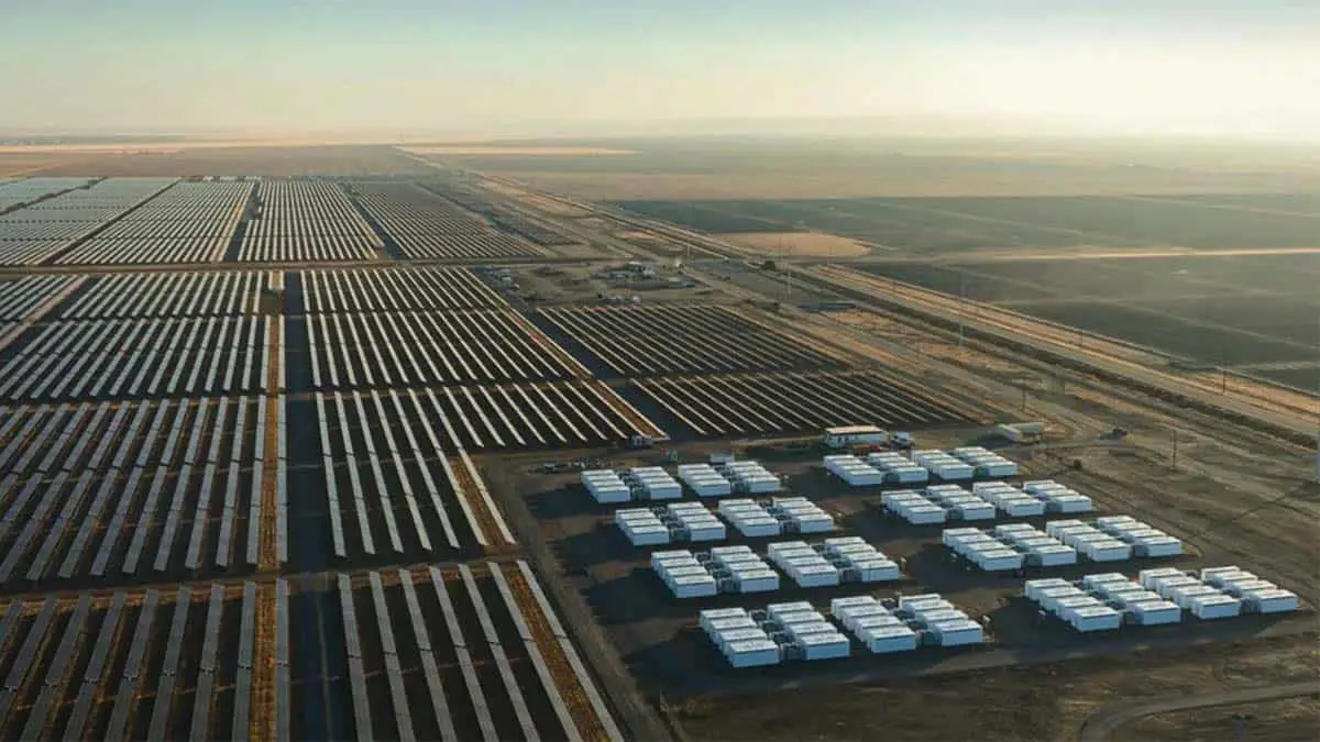 Granja solar con Megapacks de Tesla