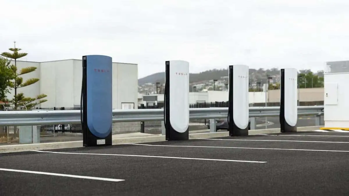 Tesla Supercharger n&uacute;mero 75000