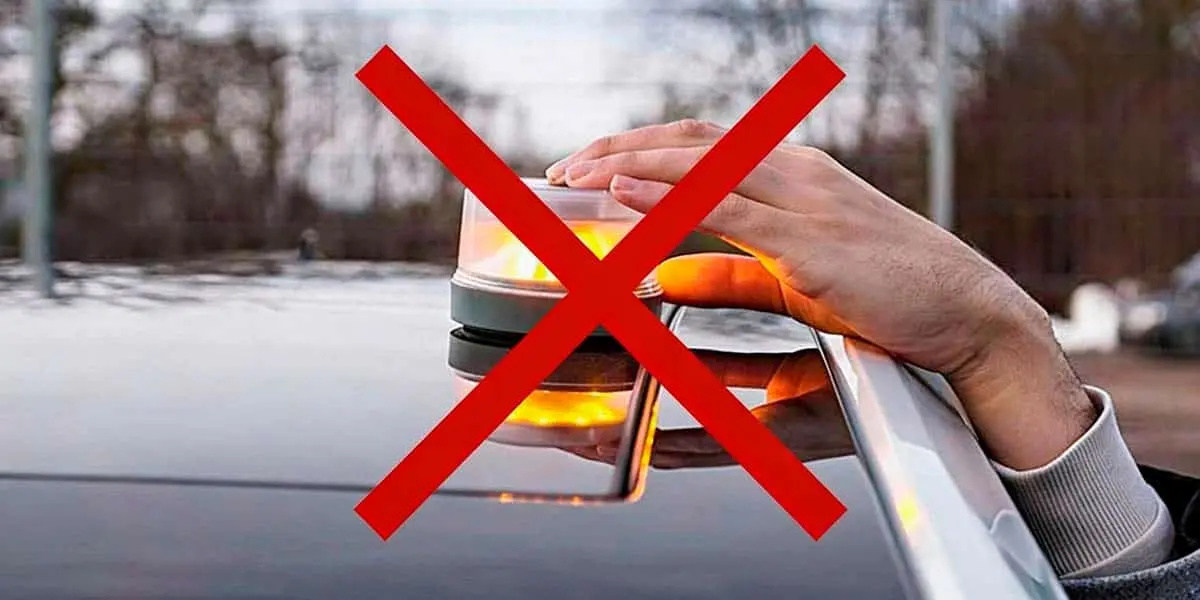 Baliza V16 no homologada por la DGT