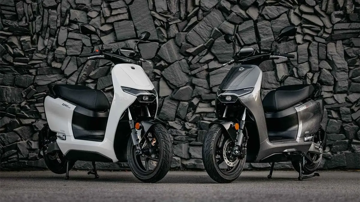 Scooter Zero LS1 de color blanco y color gris