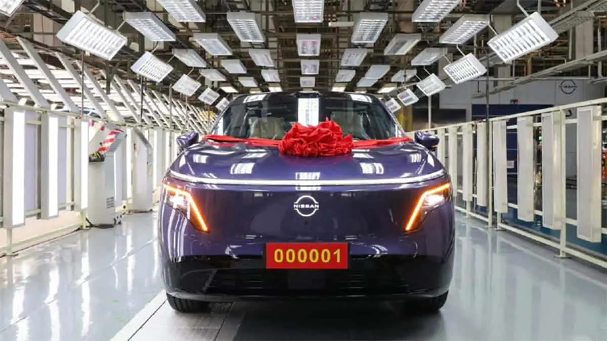 Nissan NX8 saliendo de la l&iacute;nea de producci&oacute;n (Primera Unidad)