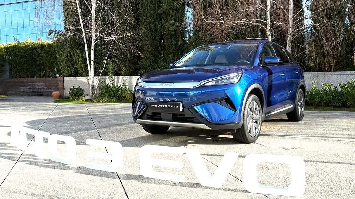 Probando el nuevo BYD ATTO 3 EVO, un veh&iacute;culo el&eacute;ctrico con mejoras en rendimiento y dise&ntilde;o.