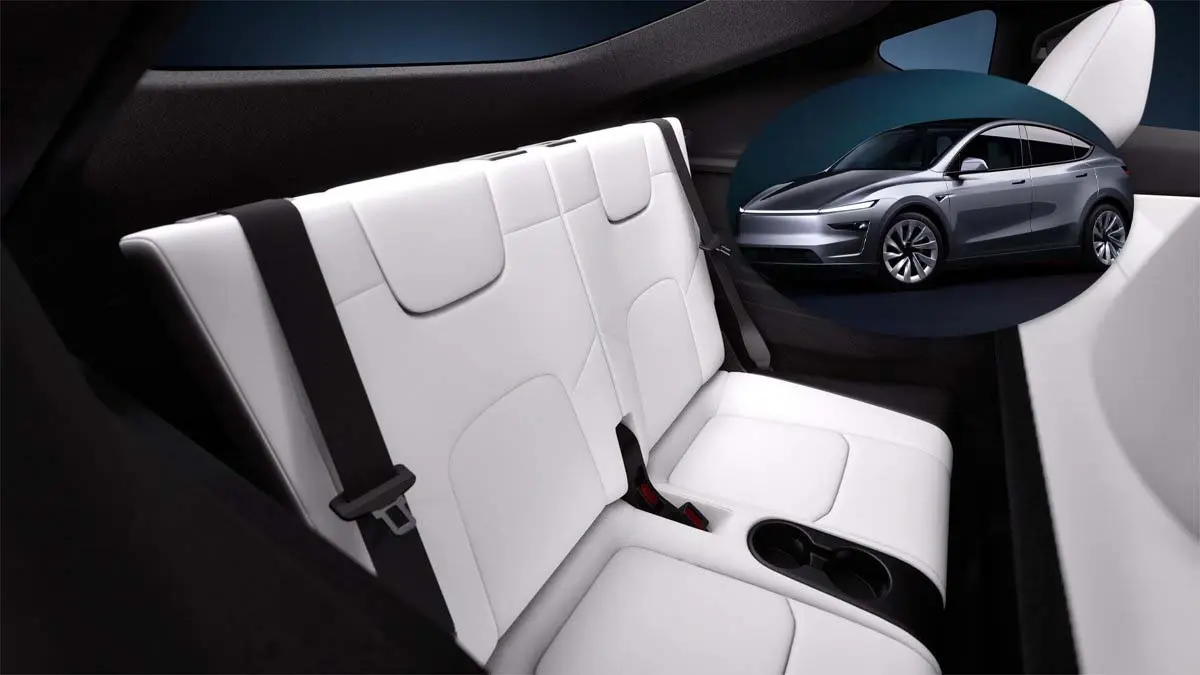 Interior del Tesla Model Y mostrando asientos espaciosos y capacidad para 7 personas.
