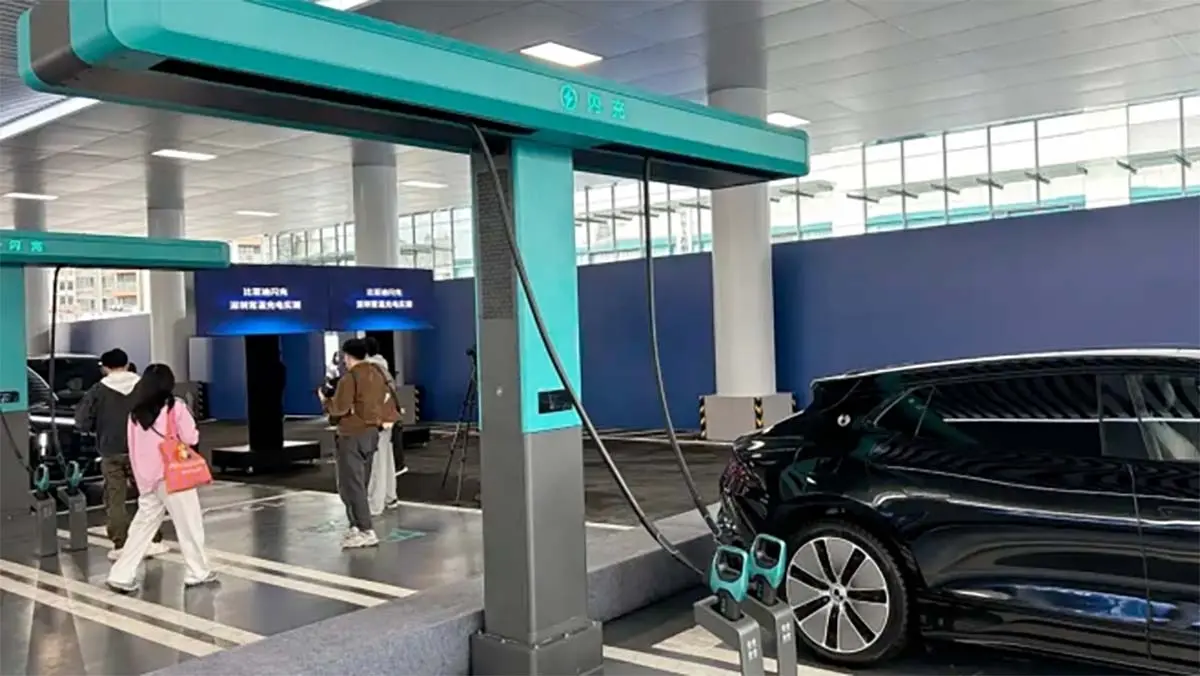 Nuevos cargadores BYD Flash-Charging superan a los Superchargers de Tesla en velocidad y eficiencia.