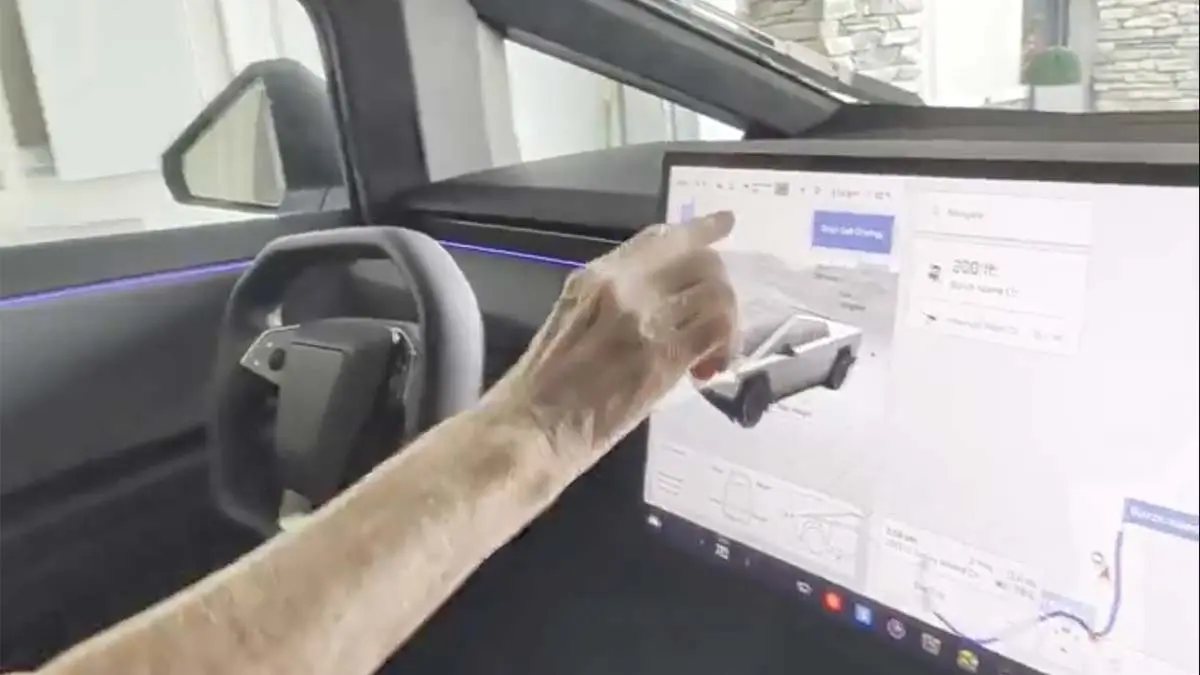 La mujer de 87 a&ntilde;os prueba la Tesla Cybertruck con FSD, mostrando su asombro y entusiasmo, volvi&eacute;ndose viral en redes sociales.