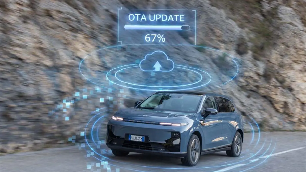 El Leapmotor B10 recibe una actualizaci&oacute;n OTA en plena carretera, similar a Tesla, mejorando su sistema y funciones.