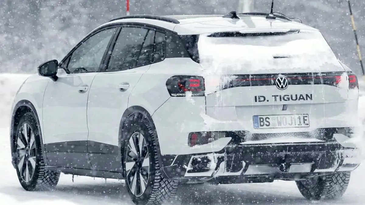 El Volkswagen ID. Tiguan, el nuevo SUV el&eacute;ctrico, en un entorno nevado, destacando su dise&ntilde;o y tecnolog&iacute;a.