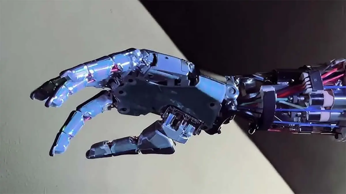 Nueva mano de Tesla Optimus (robot humanoide)