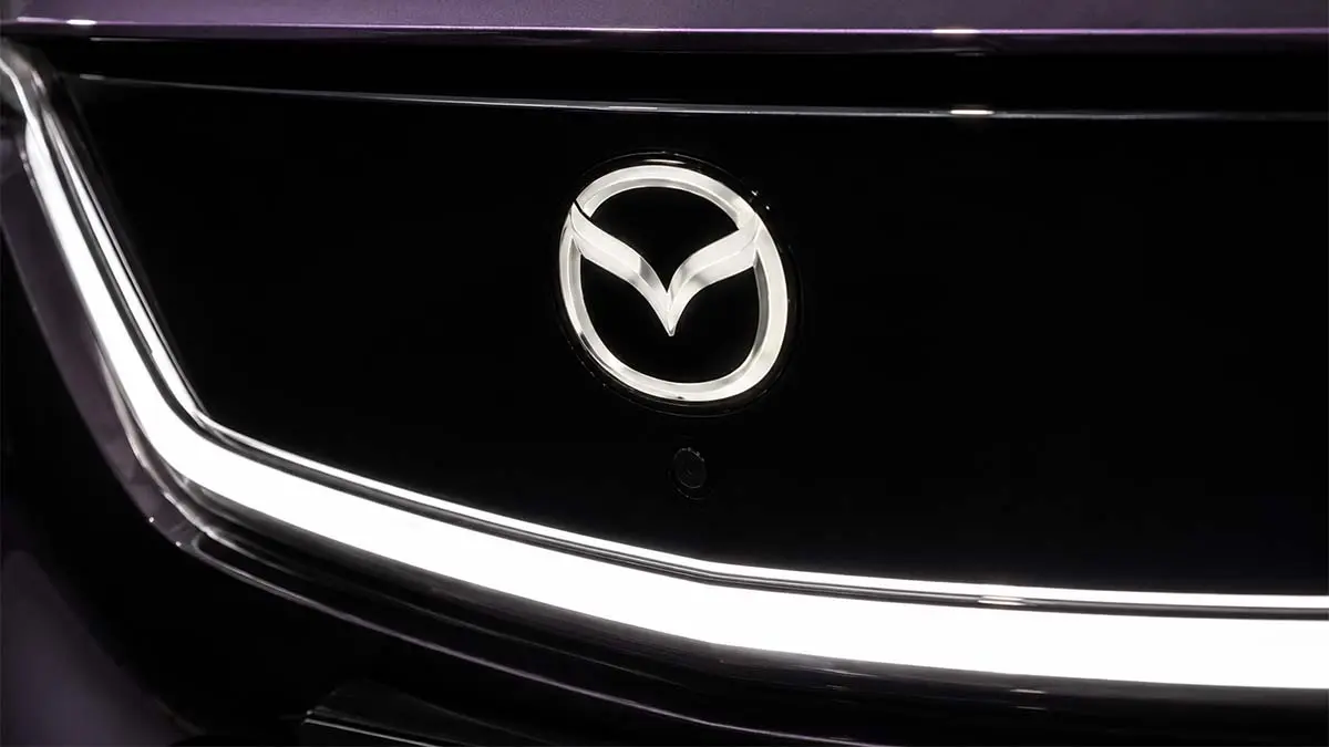 Logotipo de Mazda al detalle