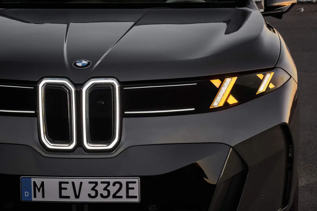 Bmw iX5 - detalle parrilla