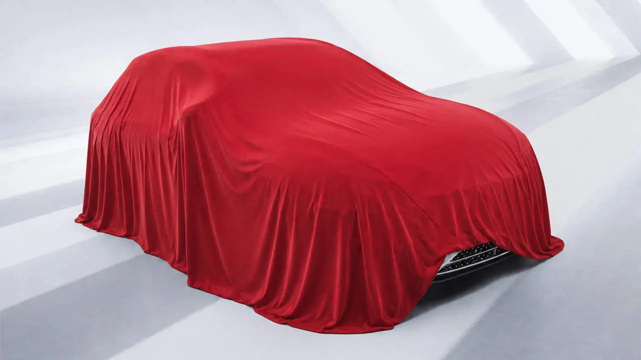 Nuevo Mercedes GLA 100% el&eacute;ctrico tapado por una lona