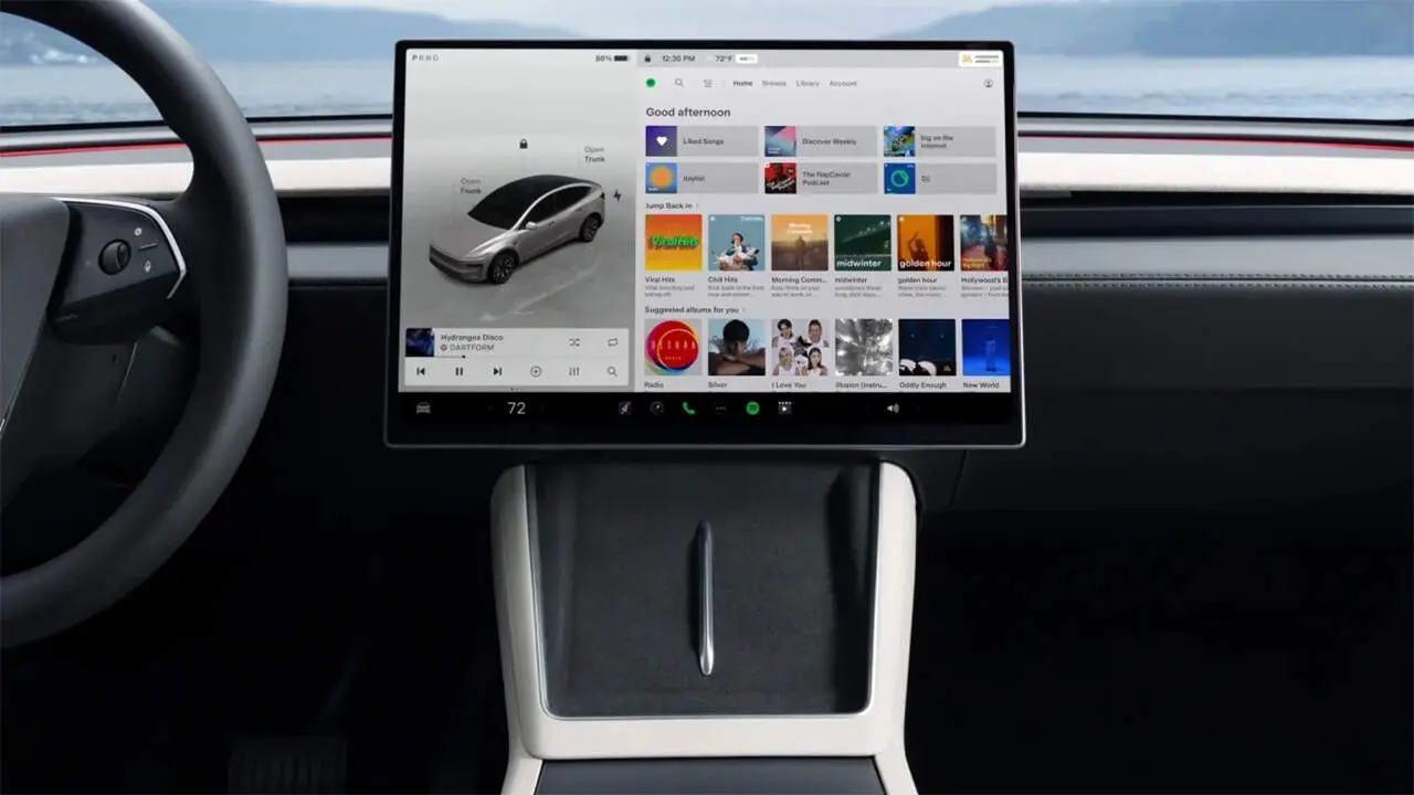 interior-tesla-carga-inalambrica-smartphone