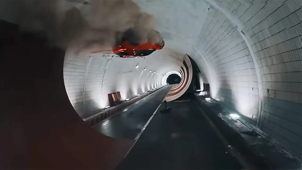Voyah Passion S haciendo un loop 360 grados dentro de un tunel