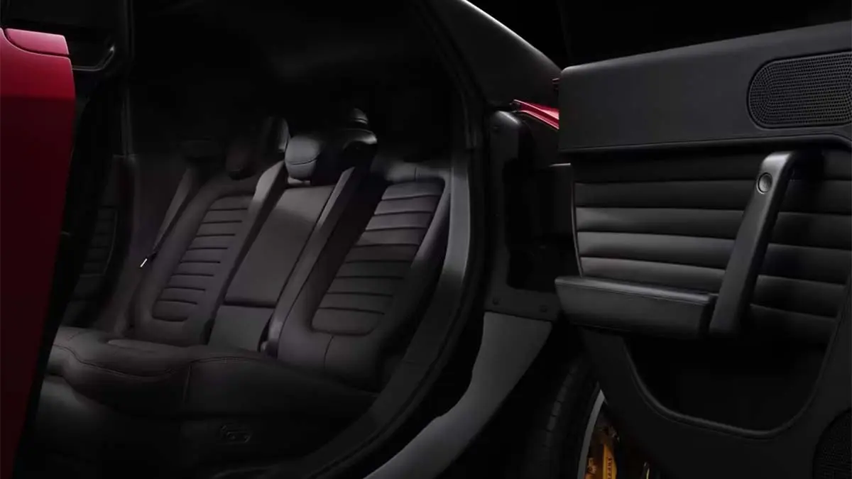 Interior del Ferrari Luce