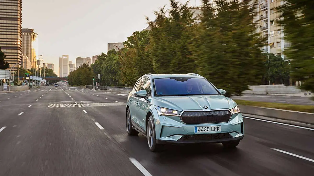 Foto del Skoda Enyaq IV 80 por las calles de Madrid