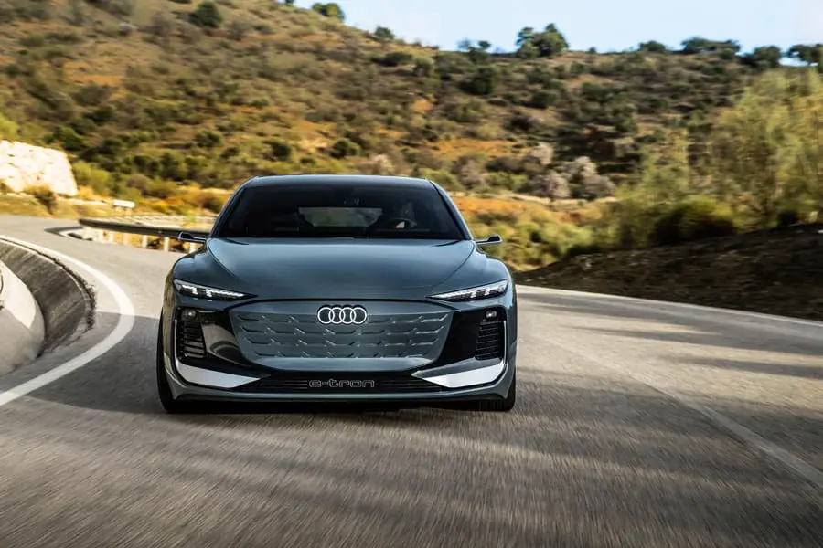 Audi-A6-Avant-e-tron-concept_frontal-carretera