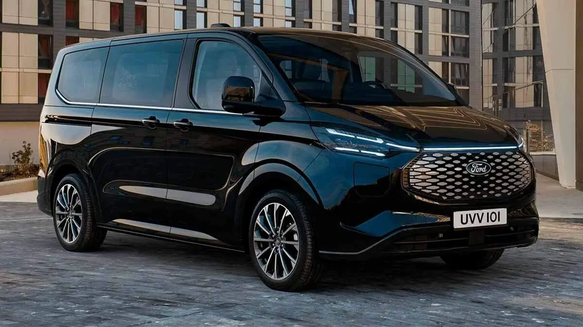 Ford-E-Tourneo-Custom_