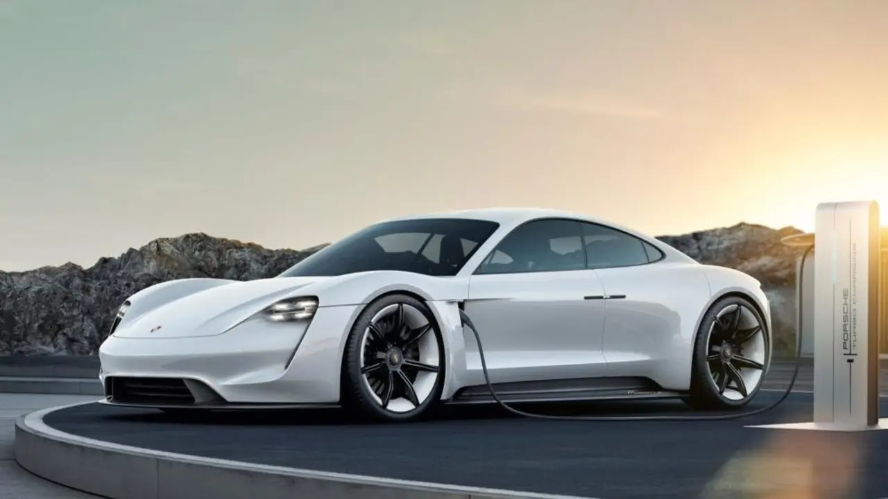 Porsche-Taycan-Cargando