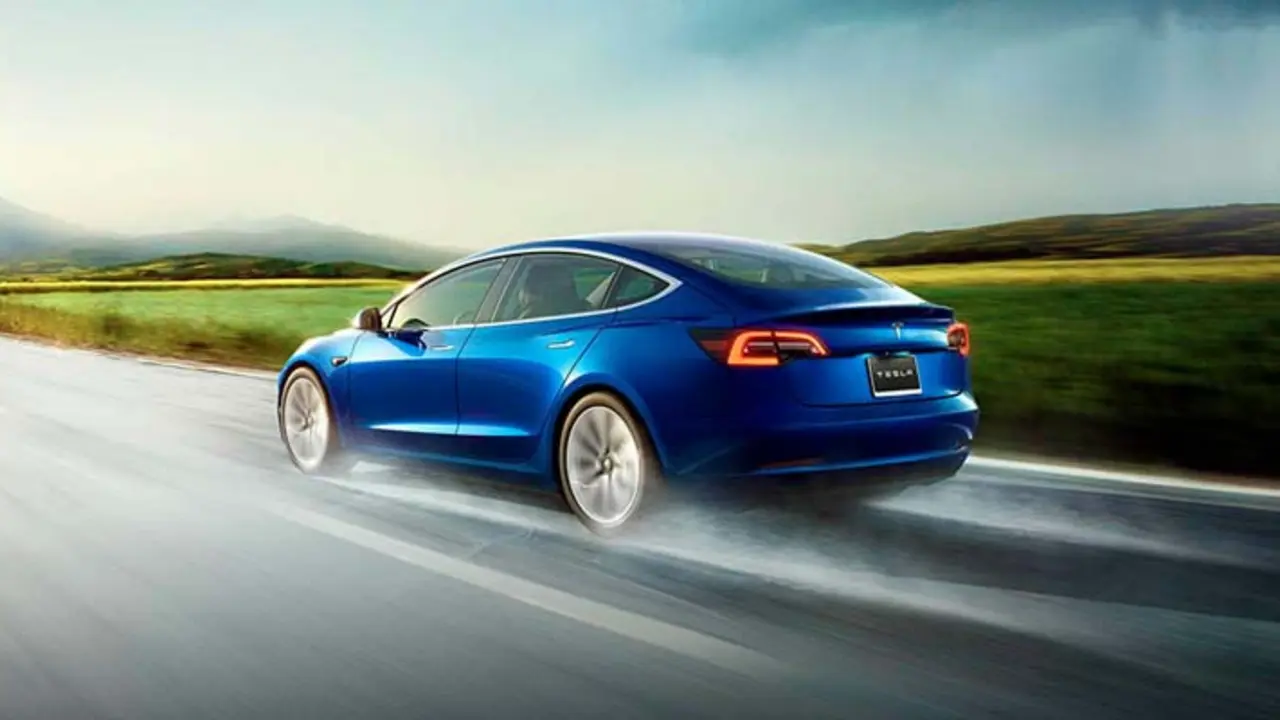 Tesla-Model-3-azul