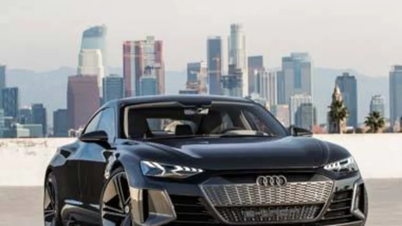 Audi-GT_e-tron-Concept_gris-skyline01
