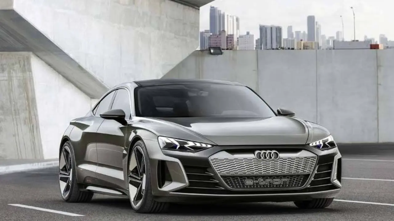 Audi-GT_e-tron-Concept_gris-frontal01