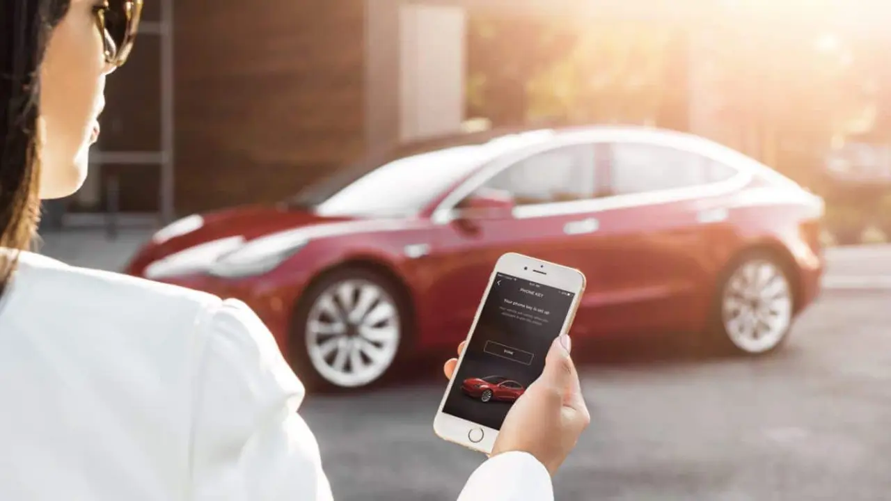 tesla-model-3-funcion-summon-invocar