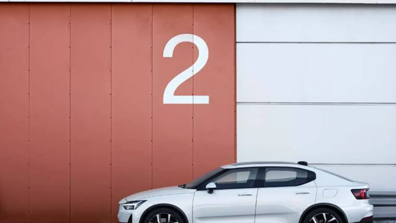 Volvo-Polestar-2_lateral