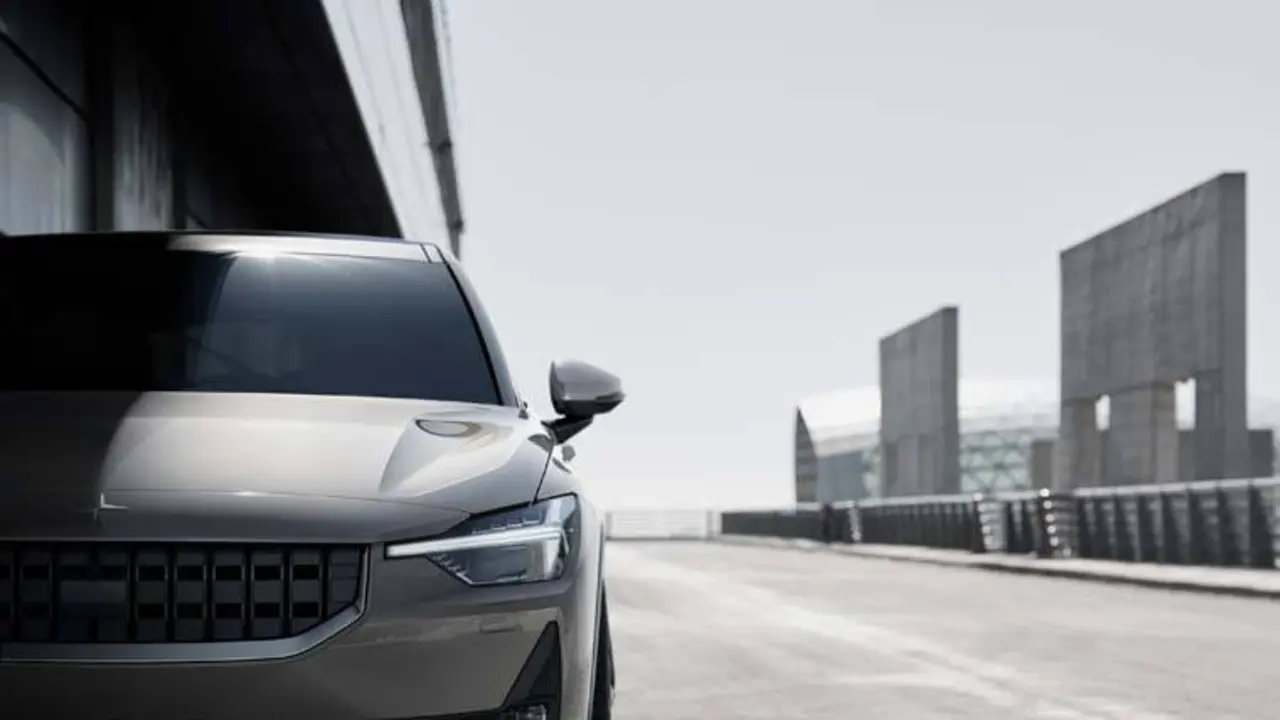 Volvo-Polestar-2_morro-delantero