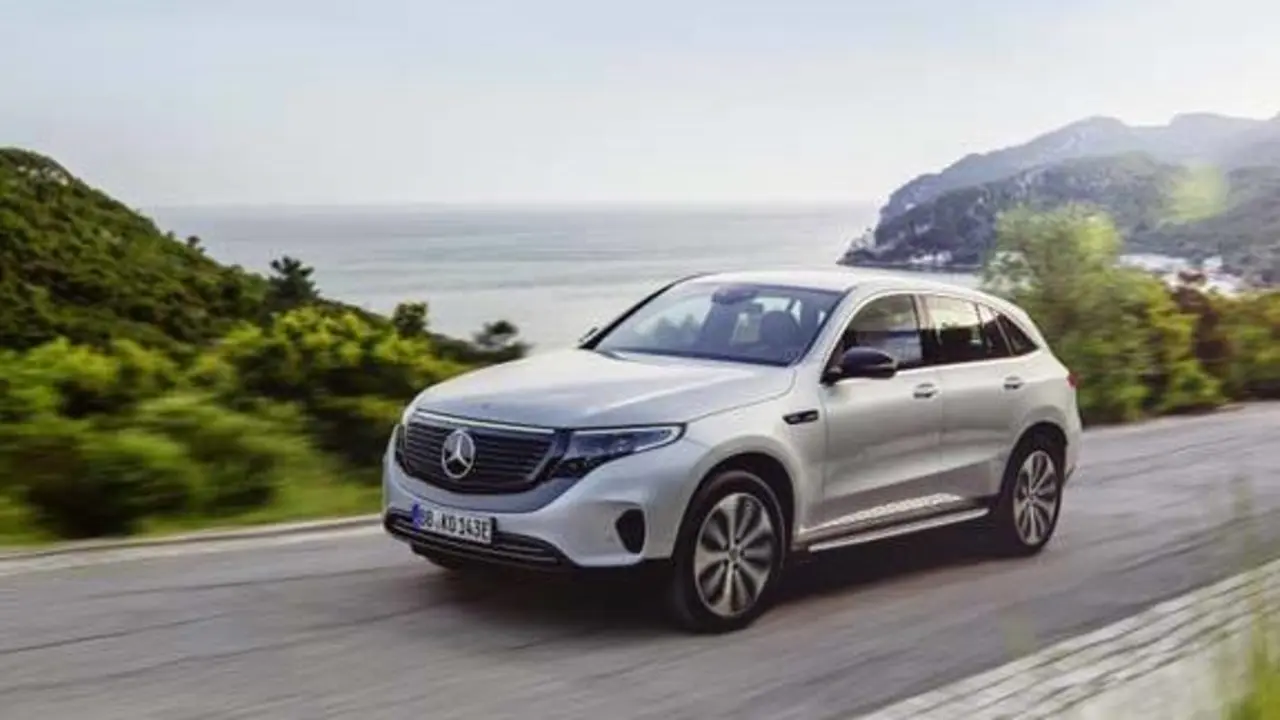 Mercedes-Benz-EQC_movimiento-lateral
