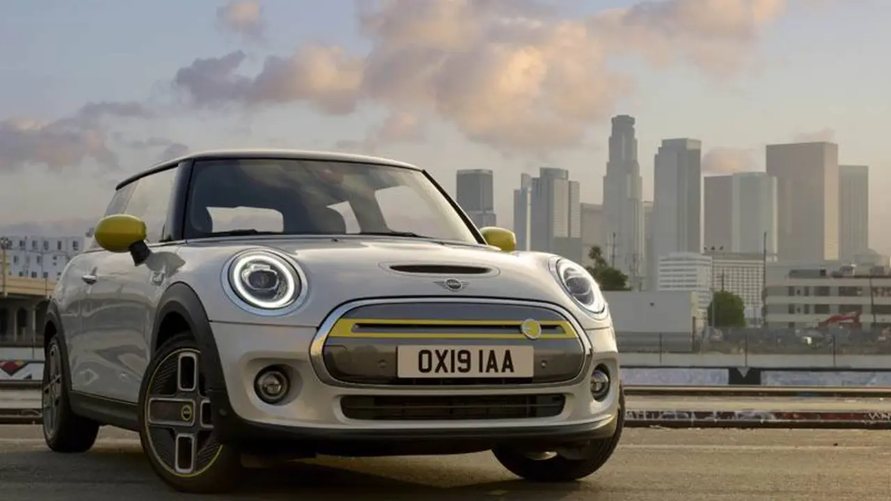 Mini-Electric-SE_fronta-skyline