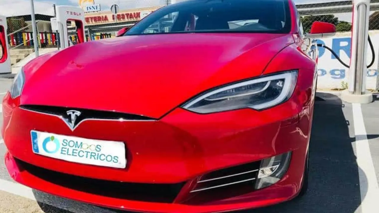 tesla-model-s-somos-electricos