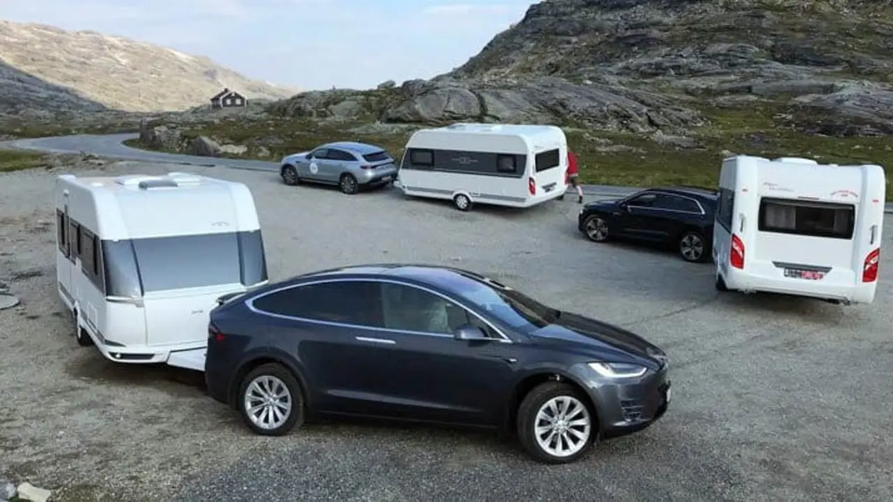 prueba-remolque-tesla_model_x-mercedes-EQC_Audi-e-tron